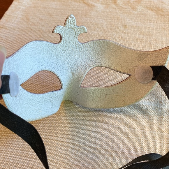 Masquerade Mardi Gras Venetian mask. - Picture 4 of 4